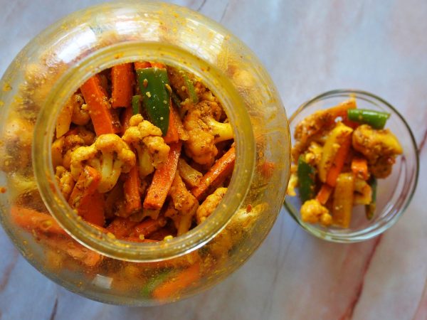 girlinchief-gajar-mooli-achar-winter-pickle